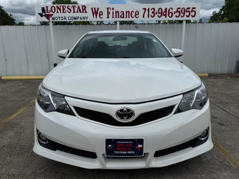 Toyota Camry Vehicle Full-screen Gallery Image 03