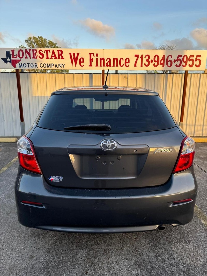 Toyota Matrix Vehicle Full-screen Gallery Image 04