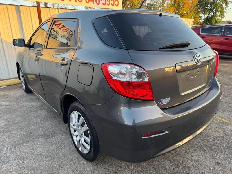 Toyota Matrix Vehicle Full-screen Gallery Image 05