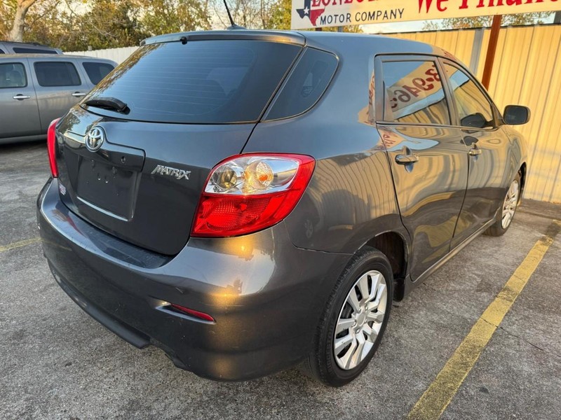 Toyota Matrix Vehicle Full-screen Gallery Image 06