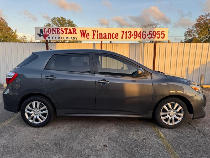 Toyota Matrix Vehicle Full-screen Gallery Image 07