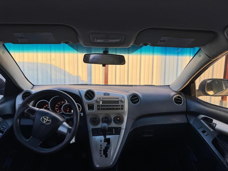 Toyota Matrix Vehicle Full-screen Gallery Image 08