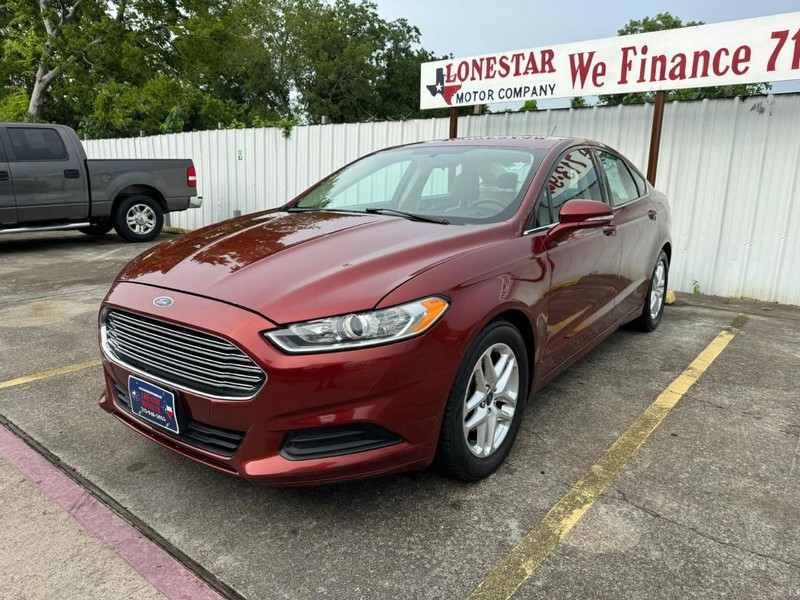 Ford Fusion Vehicle Full-screen Gallery Image 02