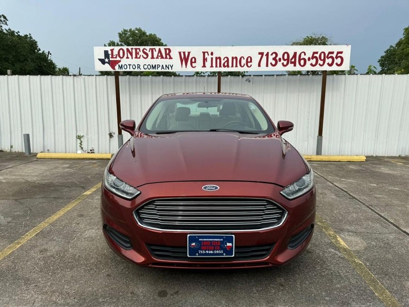 Ford Fusion Vehicle Full-screen Gallery Image 03