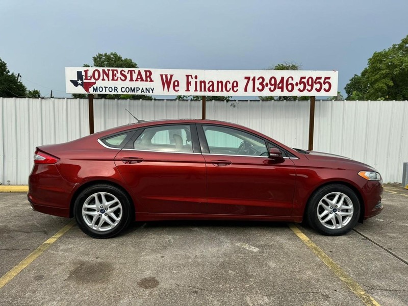 Ford Fusion Vehicle Full-screen Gallery Image 08