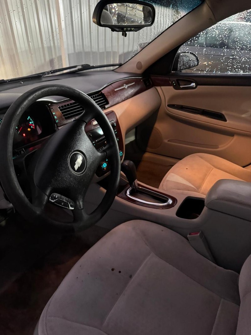 Chevrolet Impala Vehicle Full-screen Gallery Image 08
