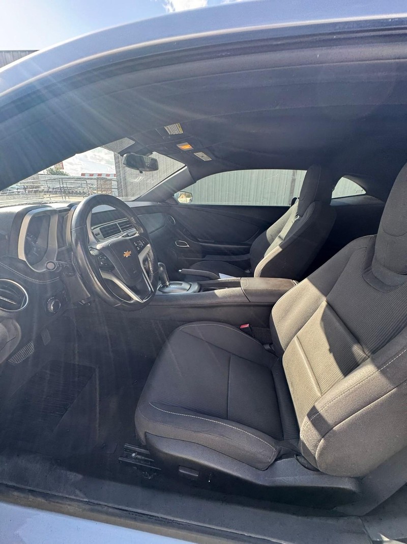 Chevrolet Camaro Vehicle Full-screen Gallery Image 09