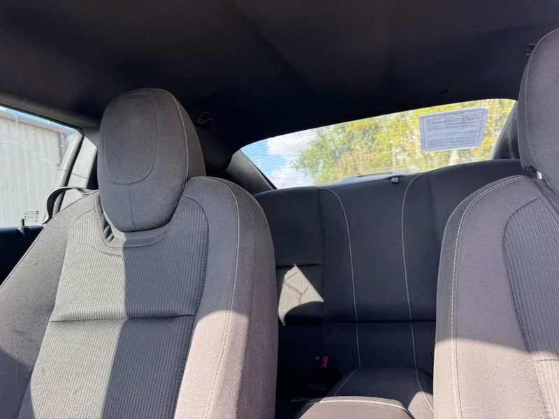 Chevrolet Camaro Vehicle Full-screen Gallery Image 10