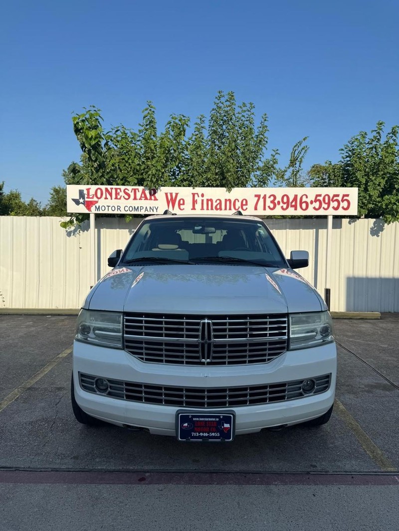 Lincoln Navigator L Vehicle Full-screen Gallery Image 03