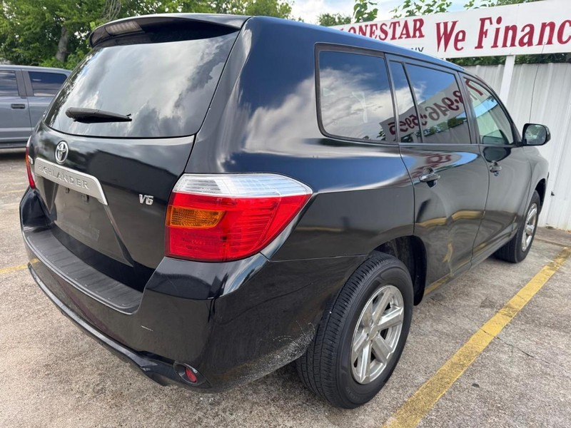 Toyota Highlander Vehicle Full-screen Gallery Image 05