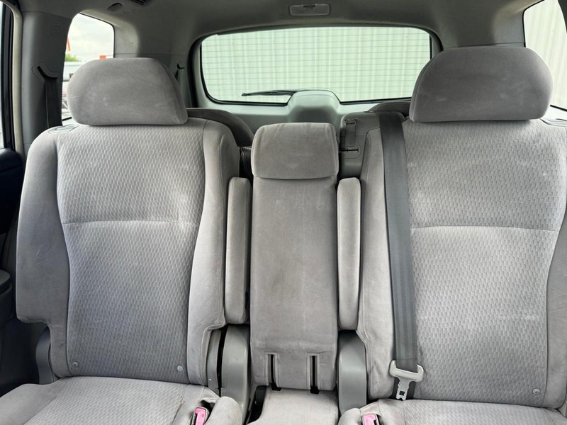 Toyota Highlander Vehicle Full-screen Gallery Image 10