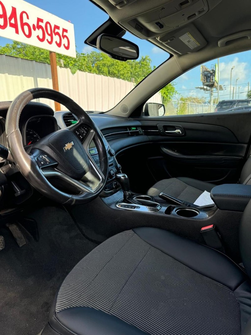 Chevrolet Malibu Vehicle Full-screen Gallery Image 08