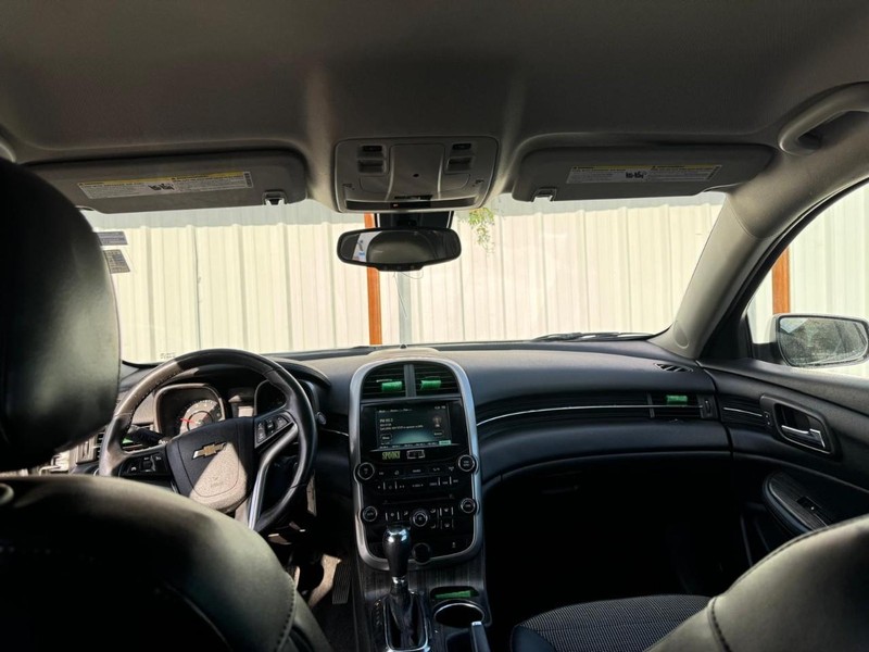 Chevrolet Malibu Vehicle Full-screen Gallery Image 09