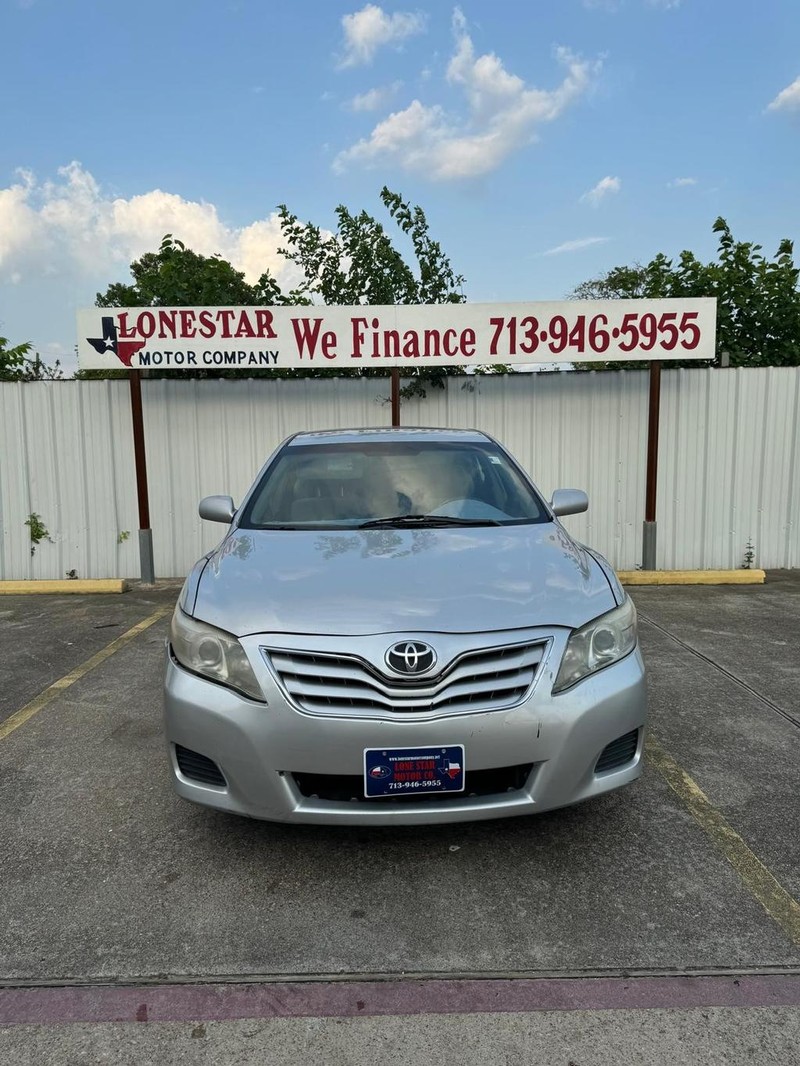 Toyota Camry Vehicle Full-screen Gallery Image 03