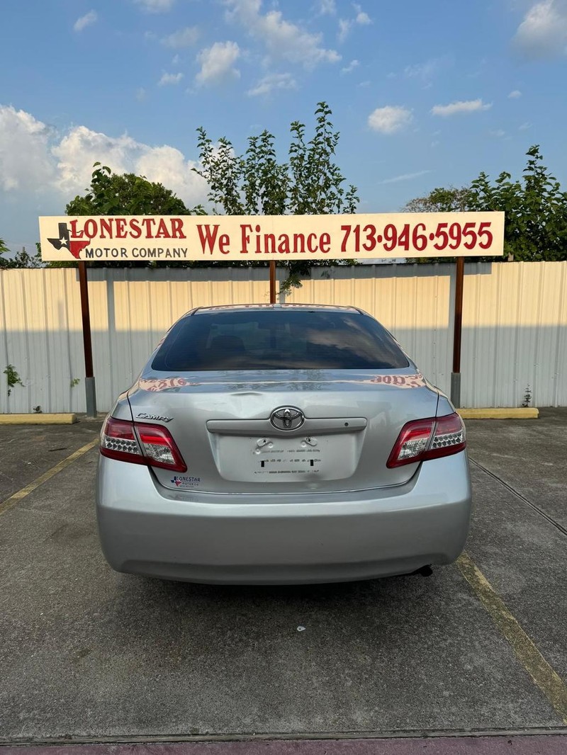 Toyota Camry Vehicle Full-screen Gallery Image 04