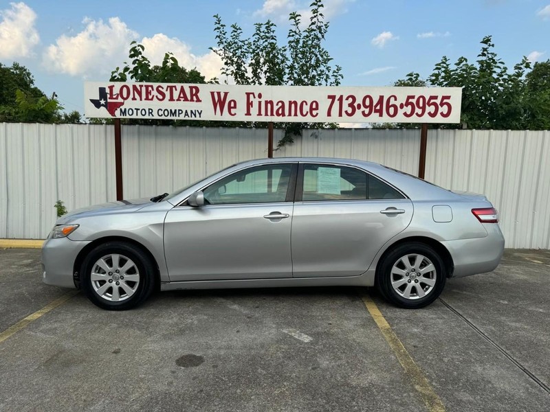 Toyota Camry Vehicle Full-screen Gallery Image 07