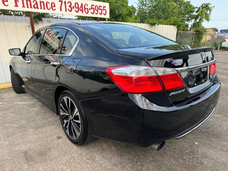 Honda Accord Sedan Vehicle Full-screen Gallery Image 06