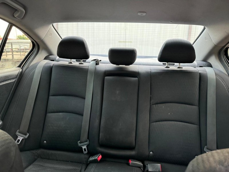 Honda Accord Sedan Vehicle Full-screen Gallery Image 10