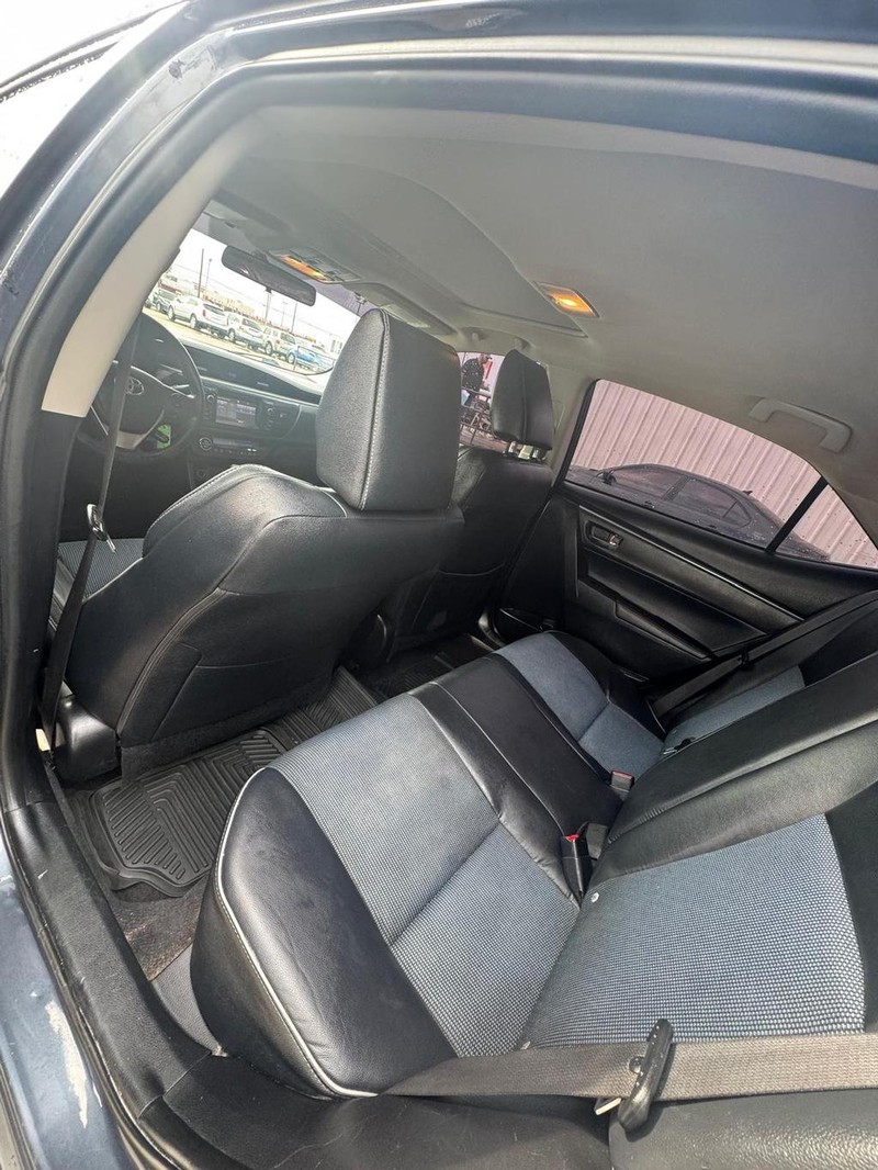 Toyota Corolla Vehicle Full-screen Gallery Image 10