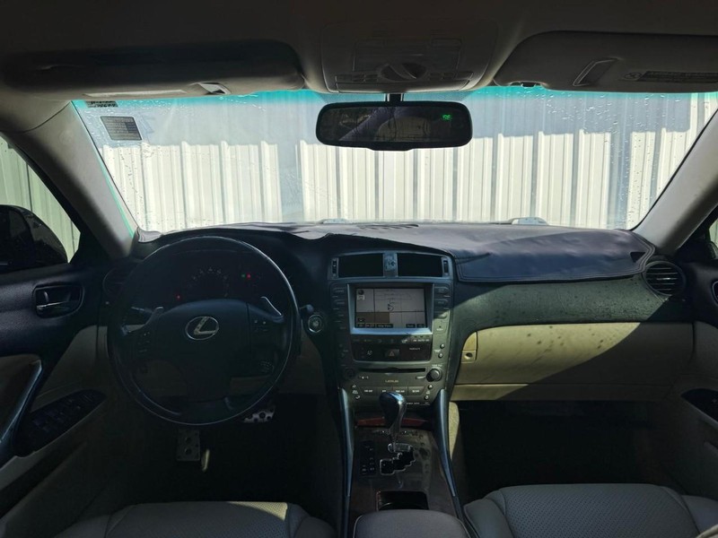 Lexus IS 350 Vehicle Full-screen Gallery Image 10