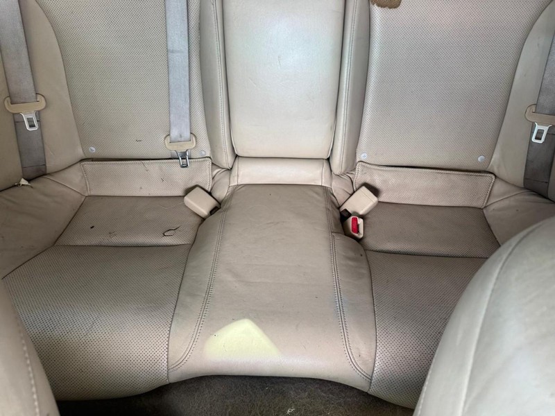 Lexus IS 350 Vehicle Full-screen Gallery Image 11