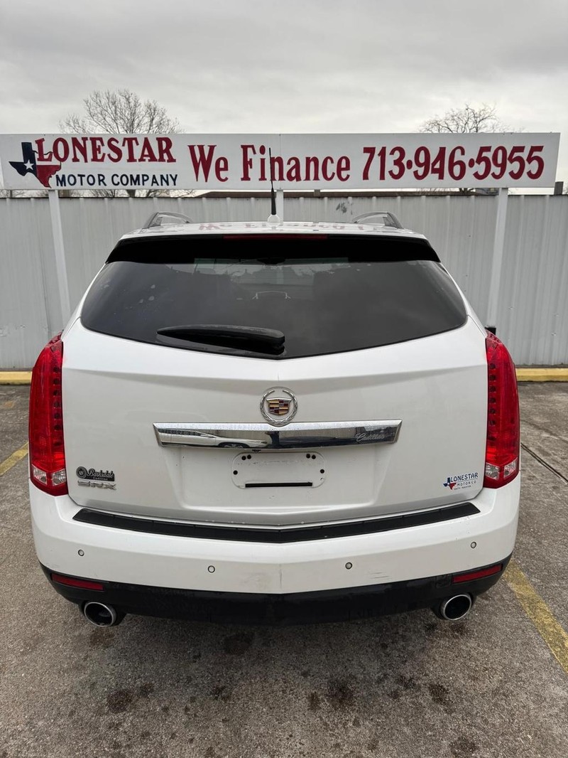 Cadillac SRX Vehicle Full-screen Gallery Image 04