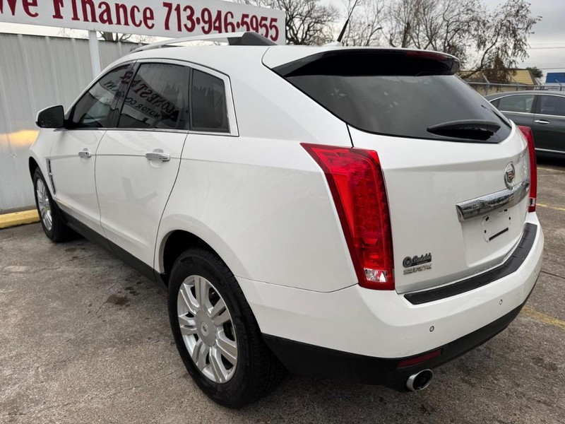 Cadillac SRX Vehicle Full-screen Gallery Image 05