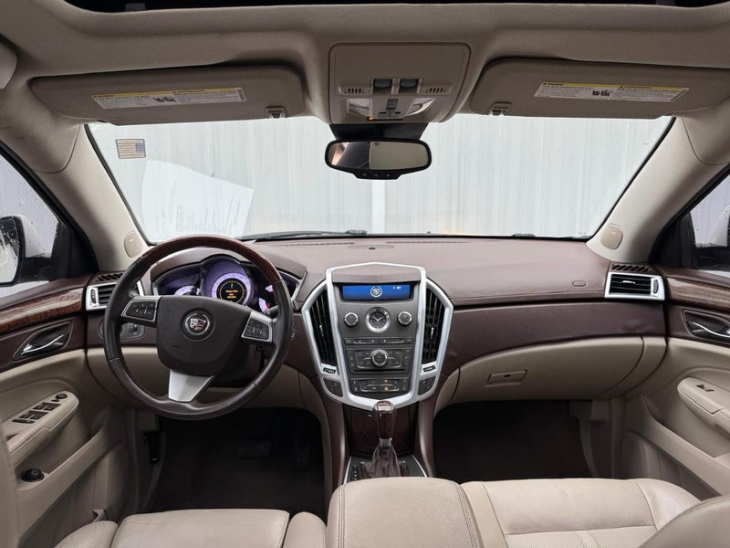Cadillac SRX Vehicle Full-screen Gallery Image 09