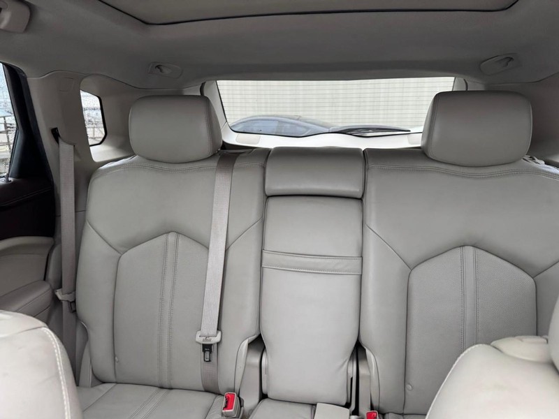 Cadillac SRX Vehicle Full-screen Gallery Image 10