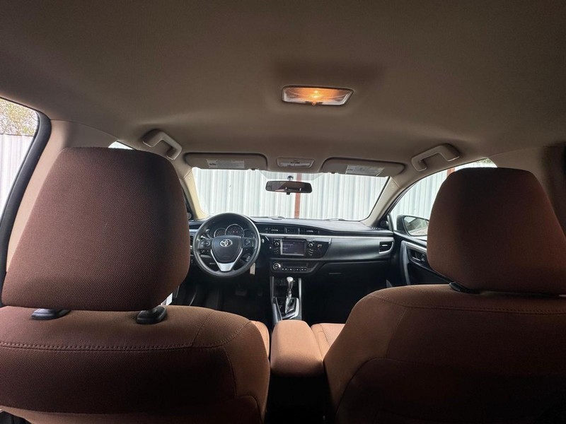 Toyota Corolla Vehicle Full-screen Gallery Image 10