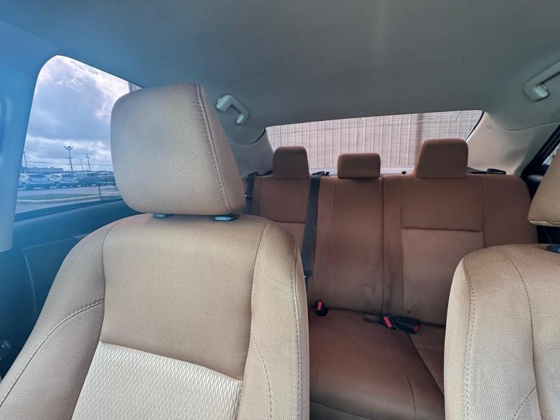 Toyota Corolla Vehicle Full-screen Gallery Image 11