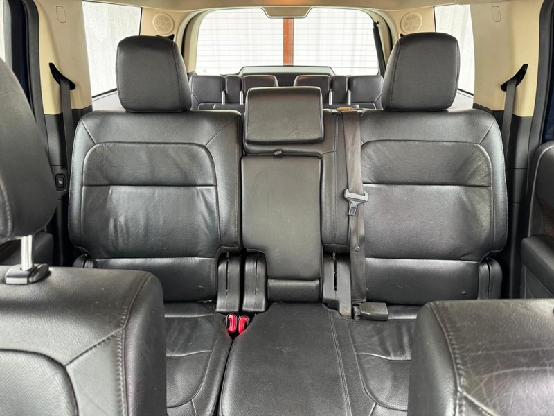 Ford Flex Vehicle Full-screen Gallery Image 09