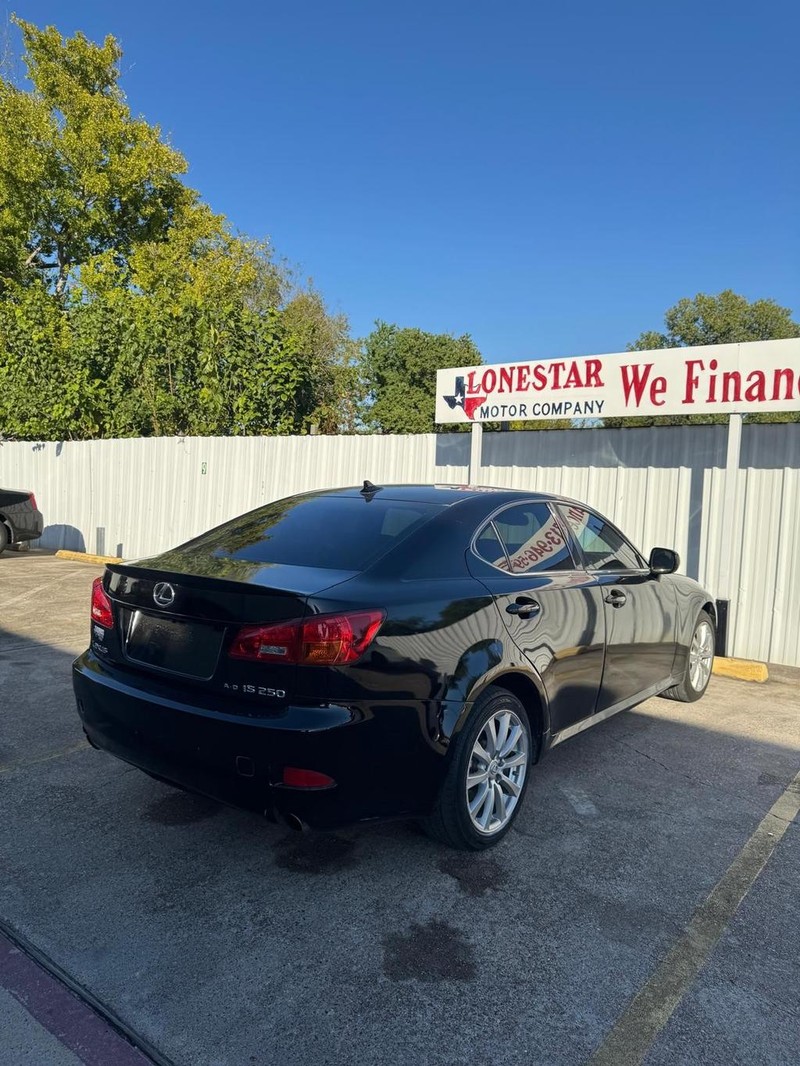 Lexus IS 250 Vehicle Full-screen Gallery Image 05