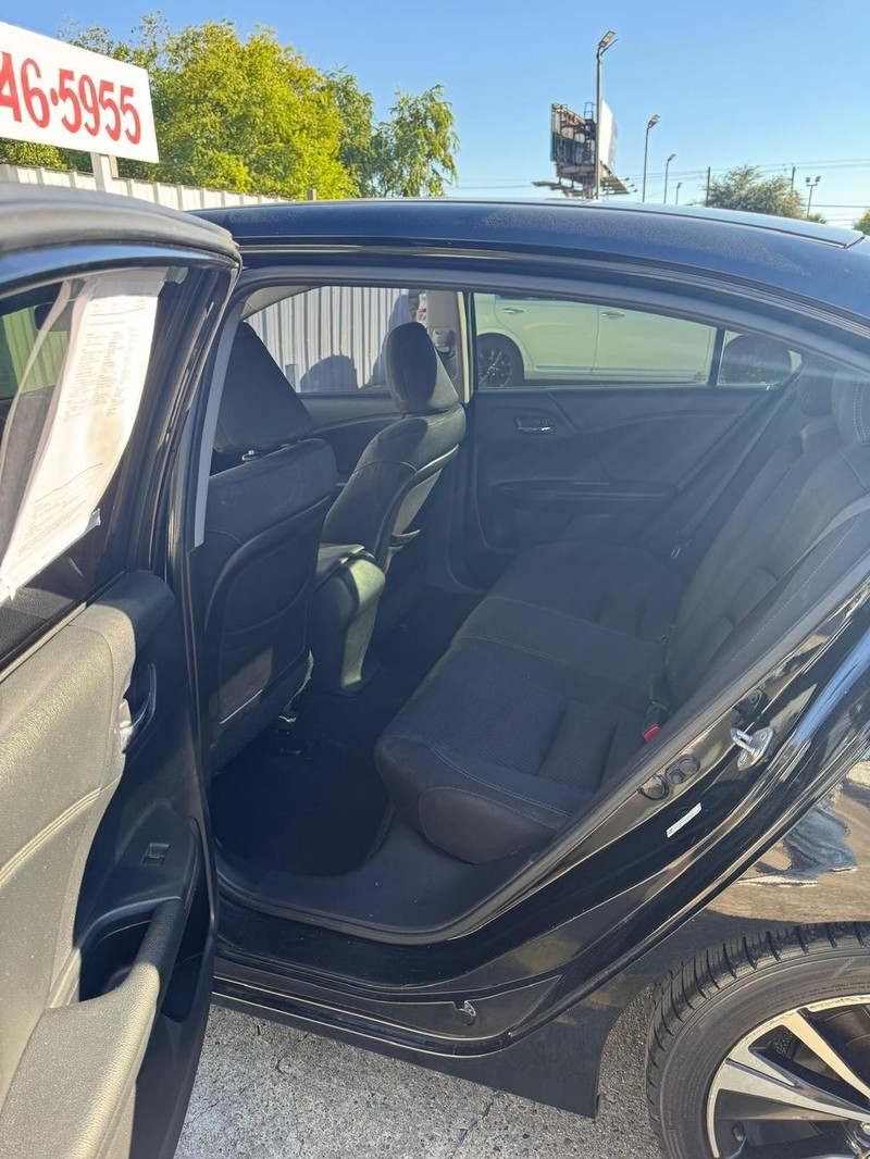 Lexus IS 250 Vehicle Full-screen Gallery Image 10