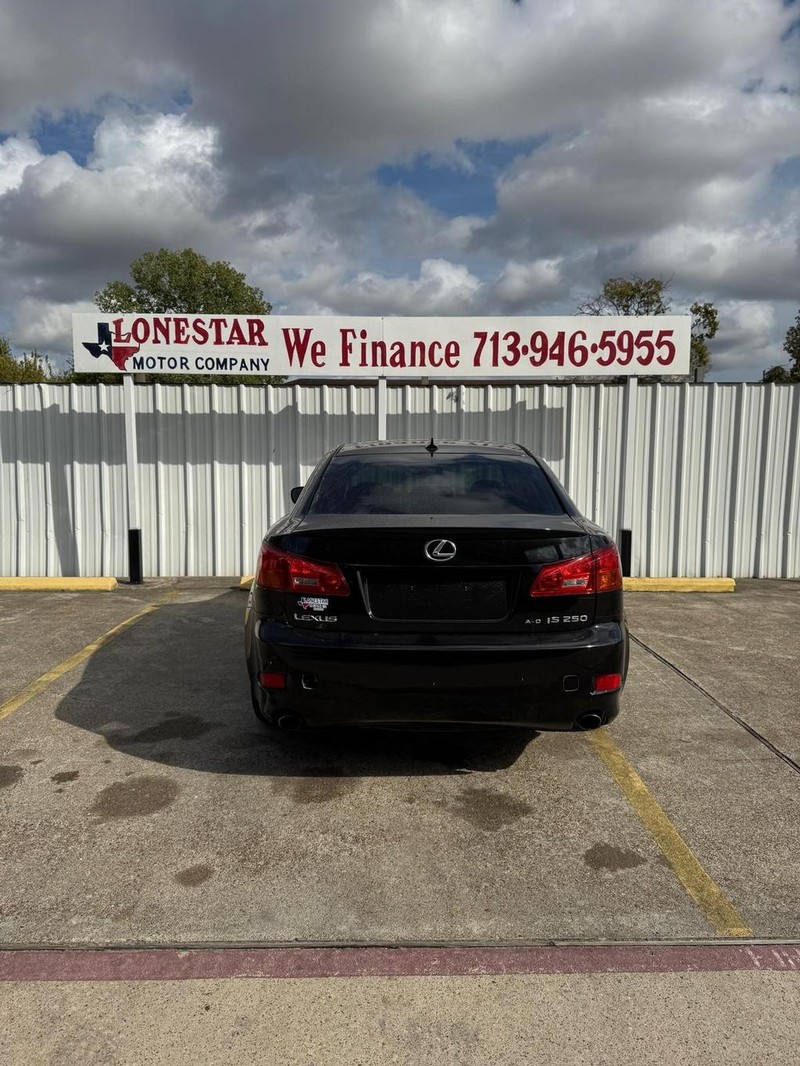 Lexus IS 250 Vehicle Full-screen Gallery Image 04