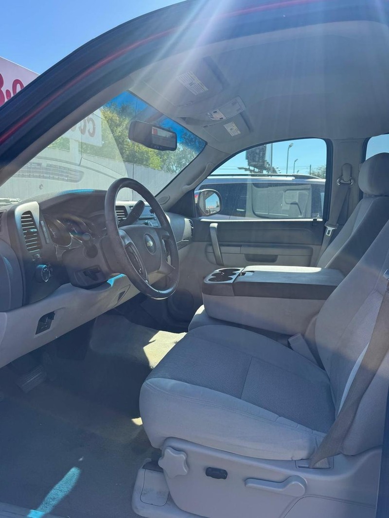 Chevrolet Silverado 1500 Vehicle Full-screen Gallery Image 09