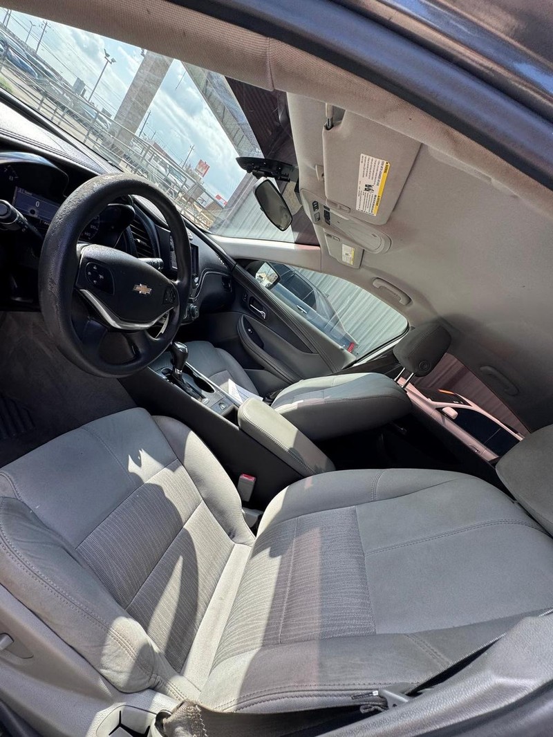 Chevrolet Impala Vehicle Full-screen Gallery Image 08