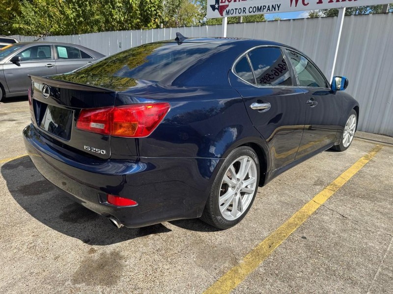 Lexus IS 250 Vehicle Full-screen Gallery Image 05