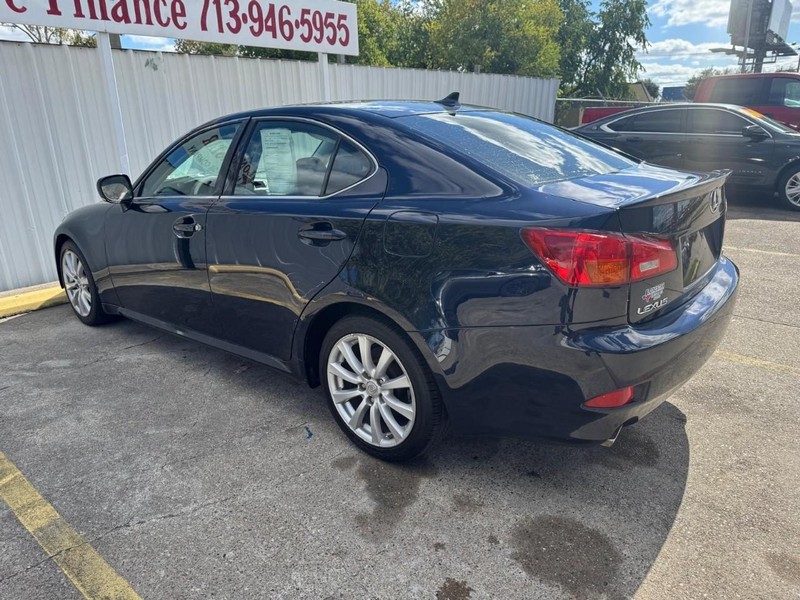 Lexus IS 250 Vehicle Full-screen Gallery Image 06