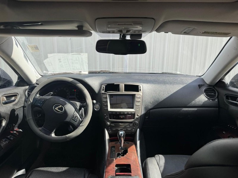 Lexus IS 250 Vehicle Full-screen Gallery Image 10