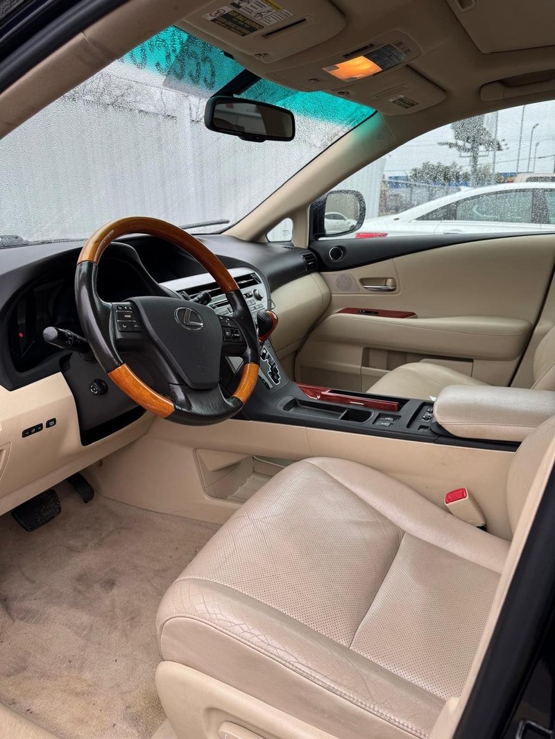 Lexus RX 350 Vehicle Full-screen Gallery Image 08