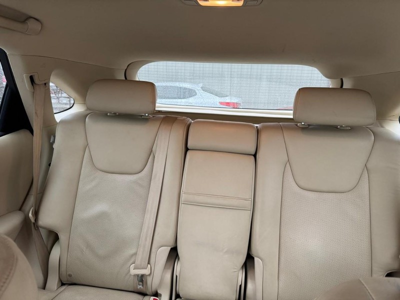 Lexus RX 350 Vehicle Full-screen Gallery Image 10