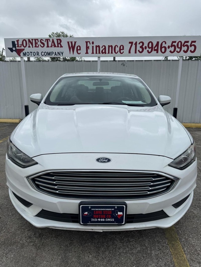 Ford Fusion Vehicle Full-screen Gallery Image 03