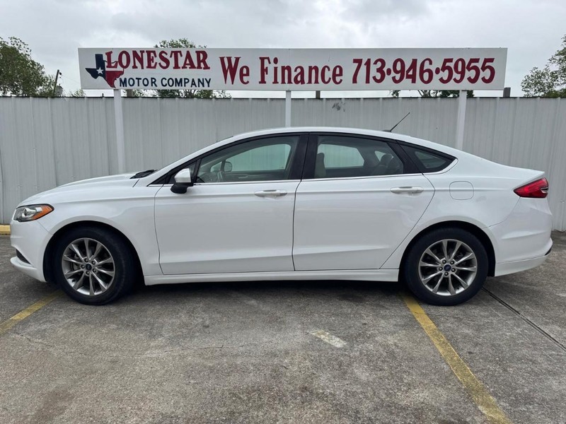 Ford Fusion Vehicle Full-screen Gallery Image 07