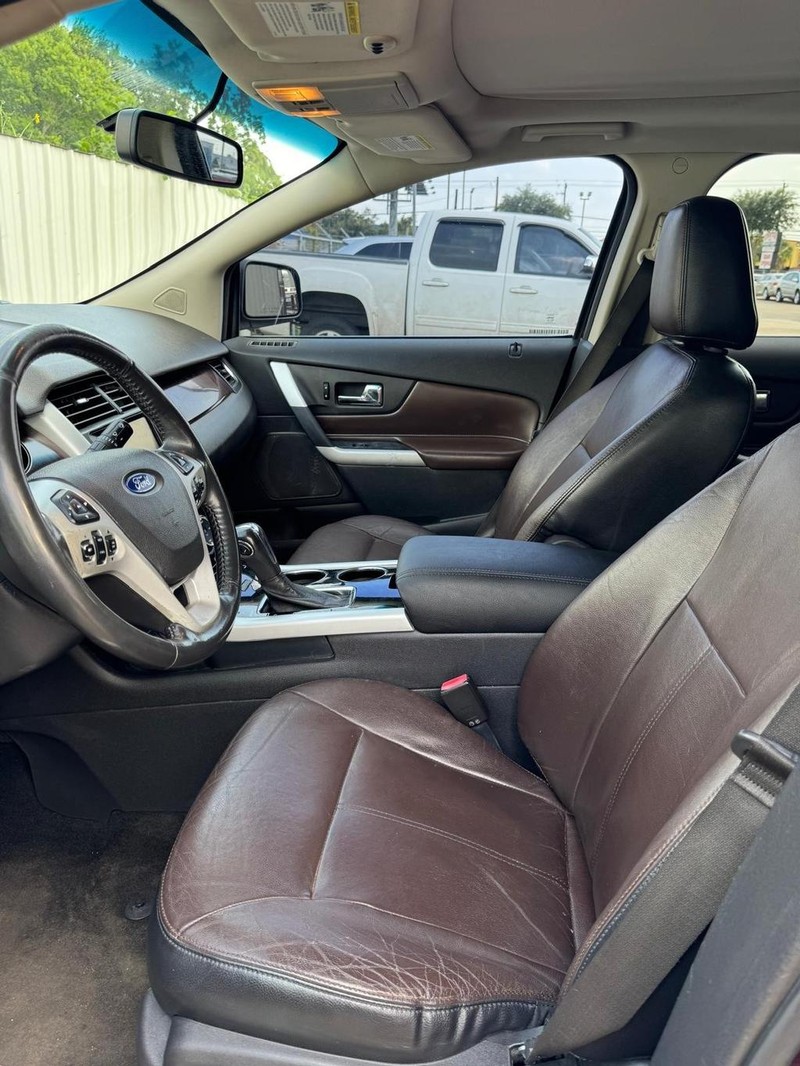 Ford Edge Vehicle Full-screen Gallery Image 09
