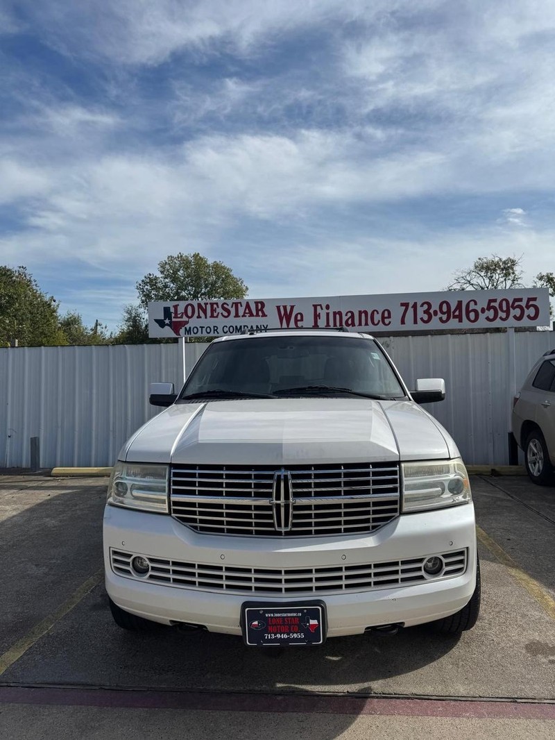 Lincoln Navigator L Vehicle Full-screen Gallery Image 03