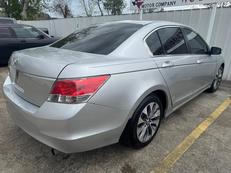Honda Accord Sedan Vehicle Full-screen Gallery Image 04