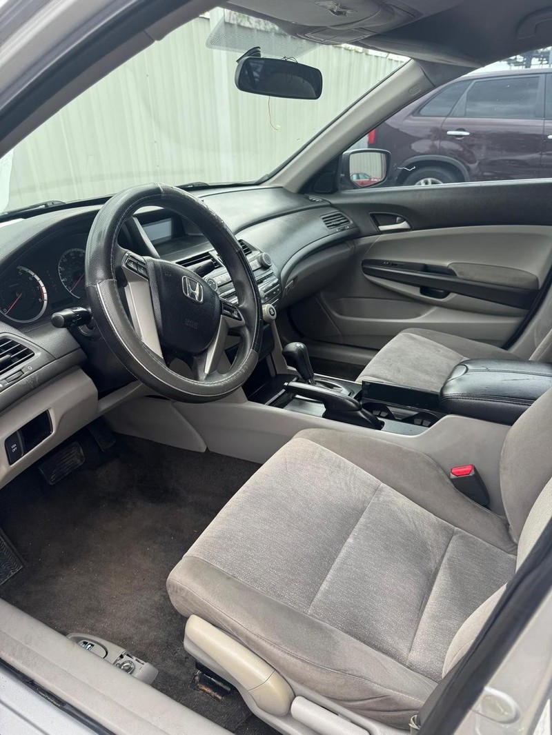 Honda Accord Sedan Vehicle Full-screen Gallery Image 07