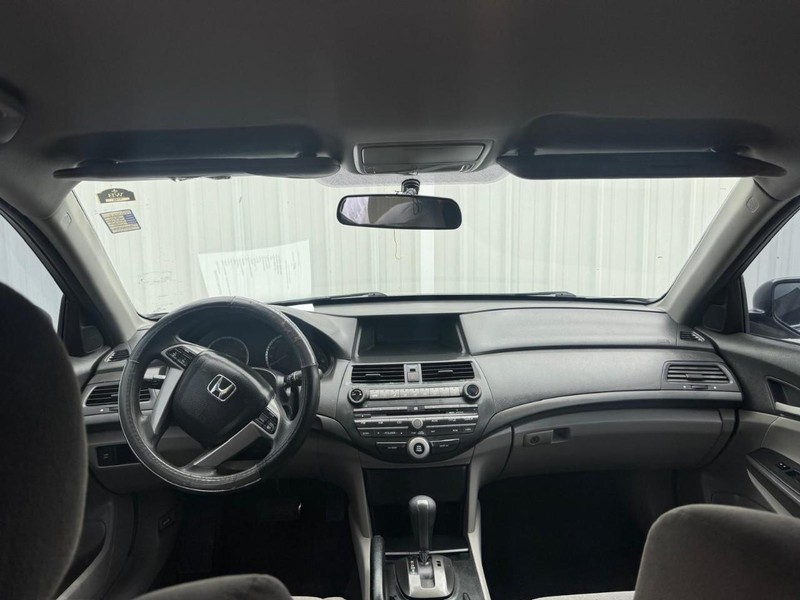 Honda Accord Sedan Vehicle Full-screen Gallery Image 08