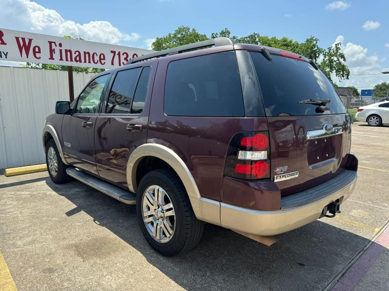 Ford Explorer Vehicle Full-screen Gallery Image 05